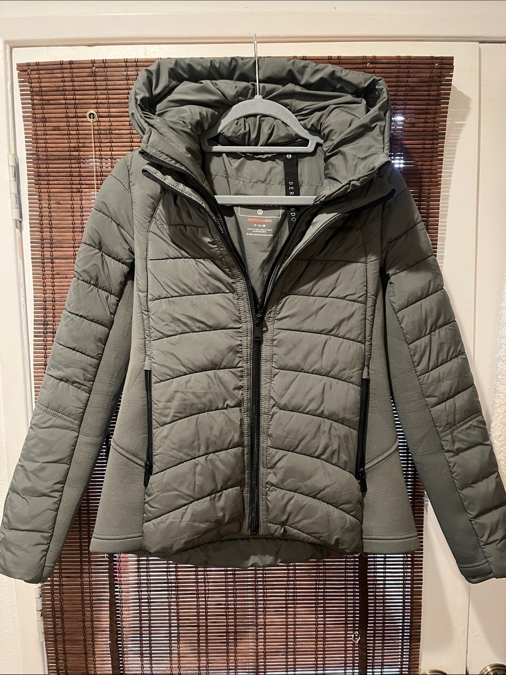 Bernardo Olive Green Quilted Hooded Puffer Jacket.Fantastic condition!